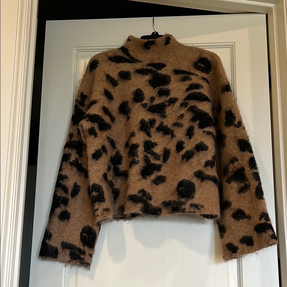 Chic Leopard Print Sweater